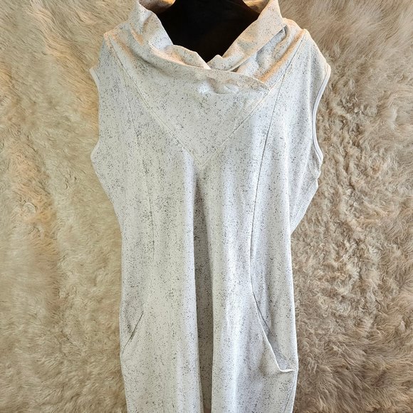 Livin' for the Weekend Women's White and Grey Cowl Neck Sleeveless Blouse L - Picture 1 of 7